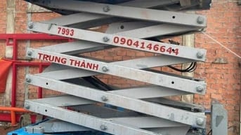 chuyên cho thuê xe nâng người làm việc trên cao