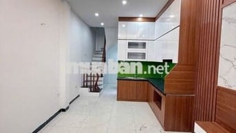 Nhà 5 tầng có thang máy, xây mới, ô tô đỗ gần tại Kiến Hưng