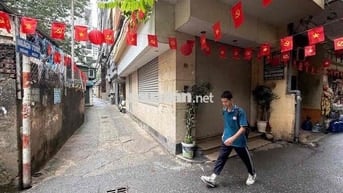 Ô tô đỗ cửa, nhà Lê Văn Lương - Nhân Hoà, lô góc, dòng tiền tốt