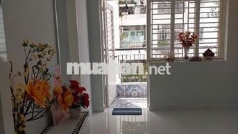 Cần bán căn hộ Phú Thọ, ngay mặt tiền Nguyễn Thị Nhỏ