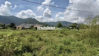 Đất mặt tiền nhựa trước có view núi