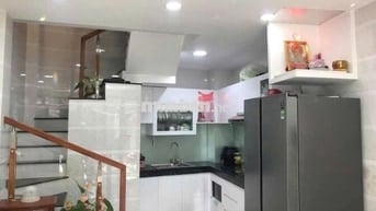 BÁN NHÀ LÝ THÁI TỔ P.10 Q.10 4 TẦNG (3,1m x 8m) Nở Hậu 3,5m - 5,3T TL