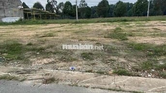 Bán ngộp lô đất 300m2 chỉ 450Tr ngay Lai Uyên ,Bàu Bàng đầutư tích san