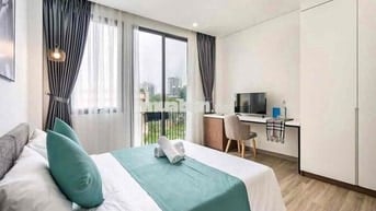 CHO THUÊ PHÒNG BAN CÔNG GIÁ RẺ VIEW THOÁNG LẦU CAO NGAY CỐNG QUỲNH Q1