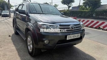 Toyota Fortuner 2010 2.5G - 100000 km