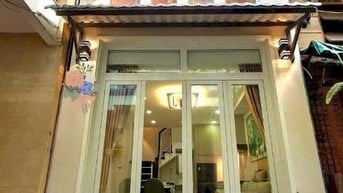 Kẹt tiền kinh doanh bán nhanh thu vốn nhà Trần Xuân Soạn, Q7