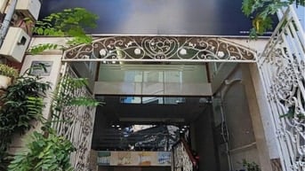 Cho thuê nhà ngang 5m, có hầm và thang máy. Cao Thắng, Quận 3