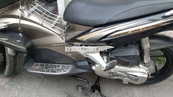 Xe honda Air Blade FI nhà đi cần bán