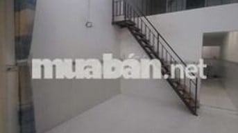 Nhà đang trống dọn vào ở đc liền , diện tích : 3,5 × 14 + sân để xe