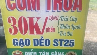 QUÁN CƠM KUSHIN CẦN NỮ PHỤ BÁN CƠM RỬA CHÉN 