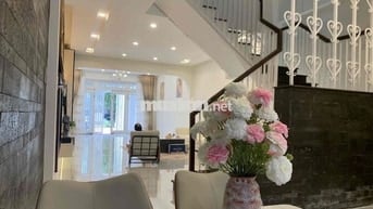 🎄🎄 Nhà 3 tầng đường 7,5m đối diện công viên ,3pn ,full nội thất