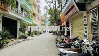 Nhà ngõ 22 phố Mạc Thái Tông, dt 40m2 x 5 tầng đường rộng để oto