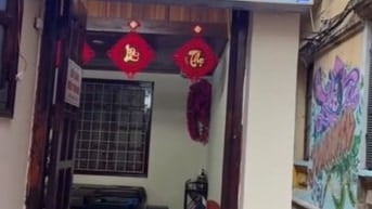 Sang tóc 34 Hạ Hồi, vừa làm tóc vừa bán cafe, ăn ở lại được 