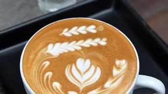 New coffee nhận thêm 1-2 bạn phụ bán nước