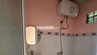 Mình cần cho thuê nhà cấp 4 hẻm xe 30 chỗ tới tận cổng