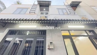 Nhà đẹp Cần bán tiện ích xung quanh gần chợ trường học