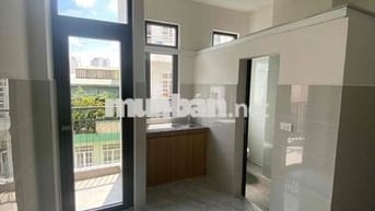 Phòng 30m2 có ban công riêng, gác lửng 4tr2