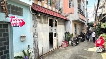 nhà bán hẻm thằng cách đường Trần Xuân soạn 30 m dt 4,4 x8 trệt 3 lau