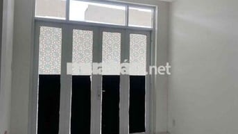 phòng rộng sạch sẽ , ưu tiên học sinh , sinh viên