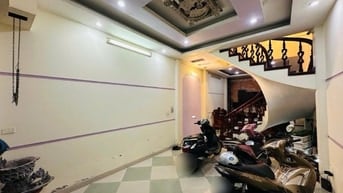 BÁN NHÀ, giá rẻ nhất. Q 11, 3 TẦNG  Hẻm xe hơi LẠC LONG QUÂN . Dt: 4m 