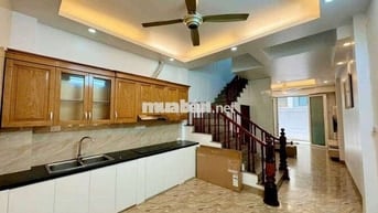 Cho Thuê Nhà Ngọc Thụy Long Biên 45m 4 Tầng 4p Ngủ Đủ Đồ Giá 11 triệu