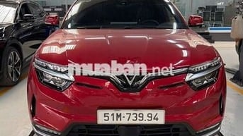 VinFast VF8 Plus 2025 màu đỏ đi 1.000km