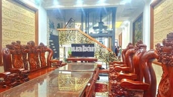 Cho thuê nhà gần trung tâm y tế dĩ an dt 200m2