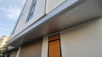 Chính chủ gửi bán nhà 55m2 view Vincom, đầy đủ nội thất, 5 tầng 6PN