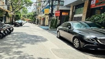 Bán gấp nhà vip  Cầu giấy  nhà phân lô ô tô, thang máy giá nhỉnh 17 tỷ