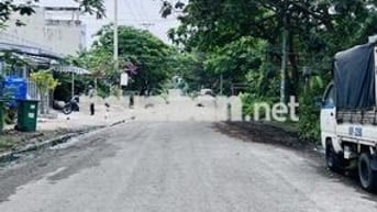 Đất Nguyễn Văn Tạo - Ngay trường QT Mỹ. Đường bàn cờ, dân cư đông.