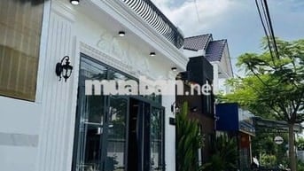 THANH LÍ PHÁT MÃI NHÀ 1 TRỆT , 1 LẦU , SHR , GIÁ TỐT .