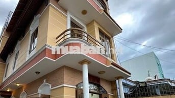 Cho thuê nhà biệt thự 200m2 chỉ 10tr đường Nguyễn Ái Quốc