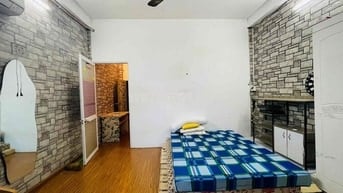 thuê nhà tầng 1 Mặt tiền Nguyễn Hồng Đào 2pn 2wc, giá 4tr