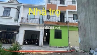 ĐẤT LẠI THẾ / GẦN SÂN BÓNG / HOÀNG TRỌNG MẬU