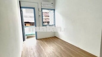 Cho NỮ thuê phòng ban công 25m2, Q3, nhà mặt tiền