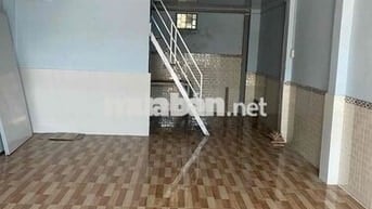 cho thuê nhà ngay trung tâm ngã 5 hẻm thông buôn bán nhỏ mới sơn sửa