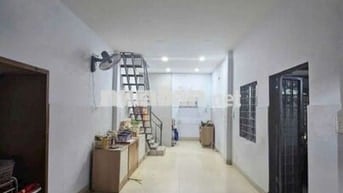 Nhà sạch sẽ , hẻm an ninh 2pn ,thêm gác ,2vs