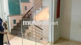 Nhà hẻm số 400 đường Cmt8, 5x12m, 1 trệt 1 lửng 2 lầu 1 sân thượng.