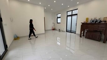 Cho thuê nhà có sân rộng mặt đường Kiên thành