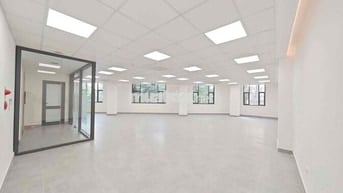 Cho thuê văn phòng tại Trần Duy Hưng 130m2 giá 28t mặt tiền 10m