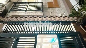 Cần Bán Gấp Căn Nhà Phú Nhuận , Đường Hoa