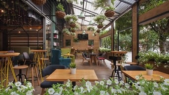 Chị đang cần bổ sung vài bạn phụ bán cà phê