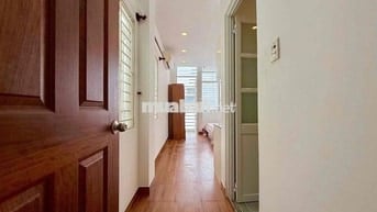 Căn Hộ Ngay Ngã Tư Hàng Xanh .... Ban Công Riêng ... Ngay Hutech 💦💦