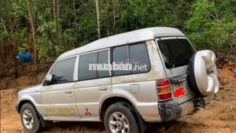 Ô tô Mitsubishi Pajero 1992 7 chỗ màu bạc