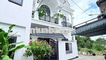 Bán nhà 2 tầng 2 mặt kiệt oto tận nhà Nguyễn Xí, 3pn, giá 4ty950tl