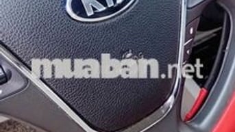 Ô tô KIA K3 màu trắng sản xuất 2016