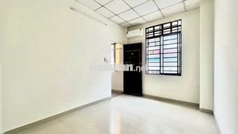 PHÒNG CỬA SỔ TRỜI THOÁNG NGAY ETOWN 2 GẦN SÂN BAY TSN AN NINH