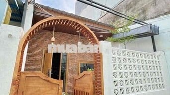Nhà xinh xắn, trung tâm, 82m2, 2 phòng ngủ, 2 nhà vệ sinh
