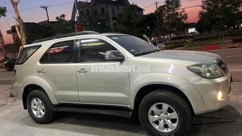 Toyota Fortuner máy dầu std