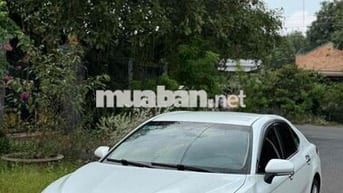 Toyota Camry 2019 2.0G